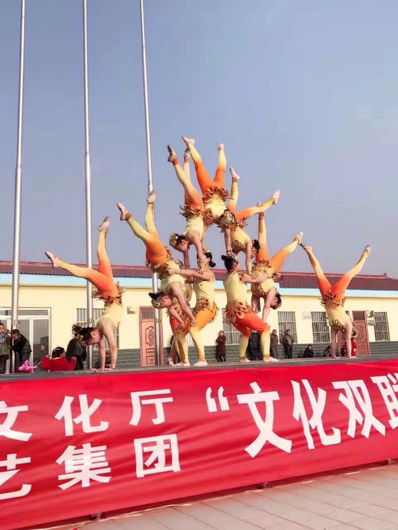數(shù)九天正寒  文化情送暖——記省文化廳、省演藝集團(tuán)、省雜技團(tuán)“文化雙聯(lián)，歡樂(lè)萬(wàn)家”暖冬行動(dòng)