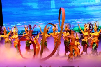 中國經(jīng)典舞劇《絲路花雨》赴隴西演出好評(píng)如潮