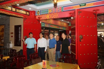 甘肅演藝集團(tuán)董事長(zhǎng)陳其銀視察省京劇團(tuán)工作并慰問現(xiàn)代京劇《盤龍嶺》全體演職人員