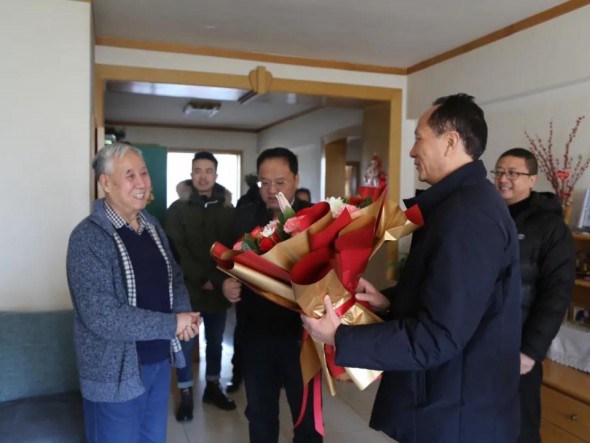 致一聲問(wèn)候 · 送一片祝?！拭C演藝集團(tuán)歌舞劇院開展新春走訪慰問(wèn)活動(dòng)
