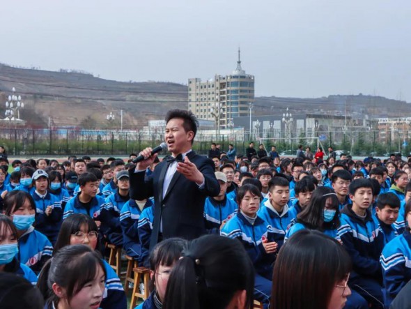 甘肅演藝集團(tuán)歌舞劇院“慶百年華誕，譜隴原新篇”2021年“我們的中國夢”——文化進(jìn)萬家暨“隴原紅色文藝輕騎兵”惠民演出在路上